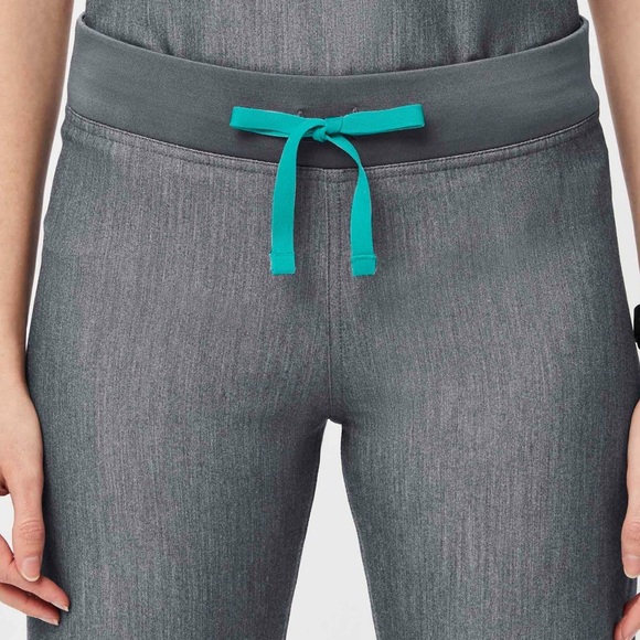 Figs Livingston basic scrub pants in Graphite - Picture 2 of 4